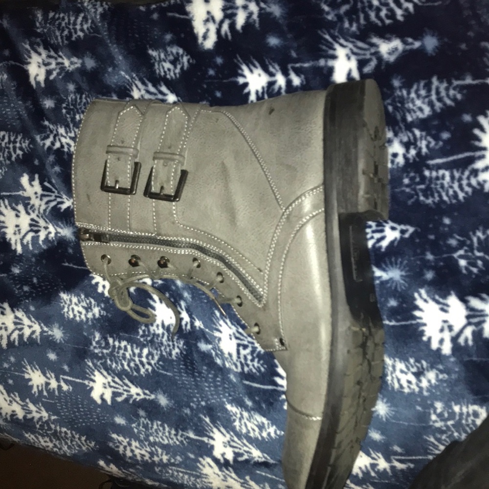 Grey I.D. required combat boots.size 12. slightly worn.in really good condition.
